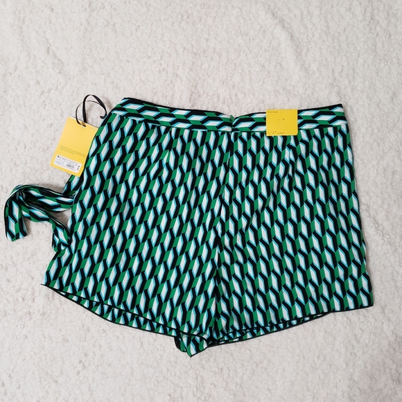 Set - DVF for Target Women's Crewneck Arrow GeoGreen LongSleeve Top & Mini Skort - Picture 7 of 13